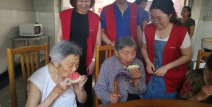 吃瓜娱乐圈爷爷奶奶,揭秘“吃瓜”爷爷奶奶的娱乐生活