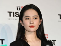 娱乐圈吃瓜刘亦菲,娱乐圈的瓜田，她如何成为焦点？